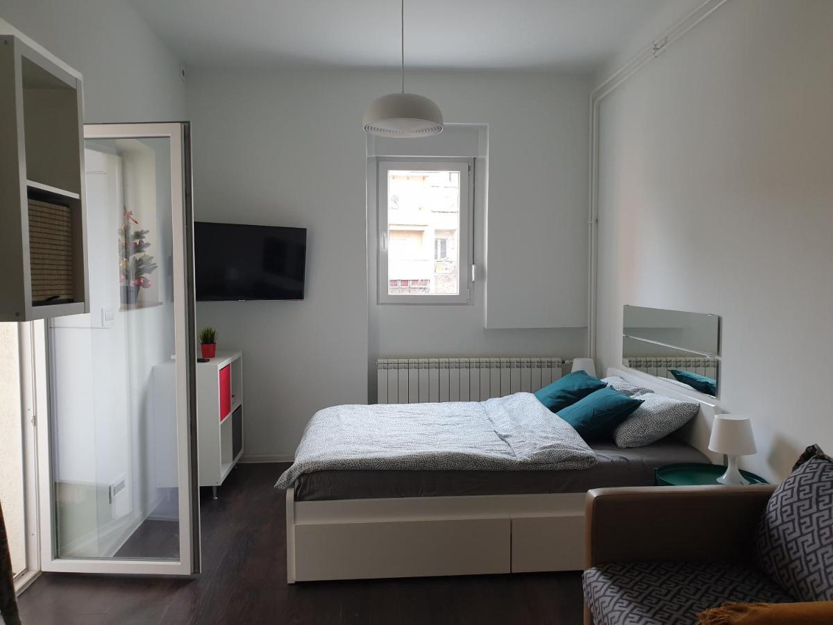 Studio Apartment "Savski Trg" Belgrado Exterior foto